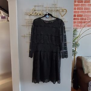 TAHARI Beautiful lace black dress.